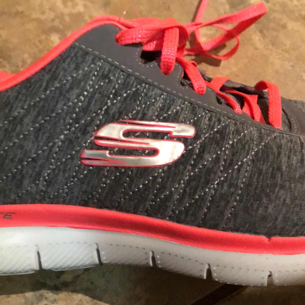 Skechers flex appeal 2.0 woman shoe size 9 wide